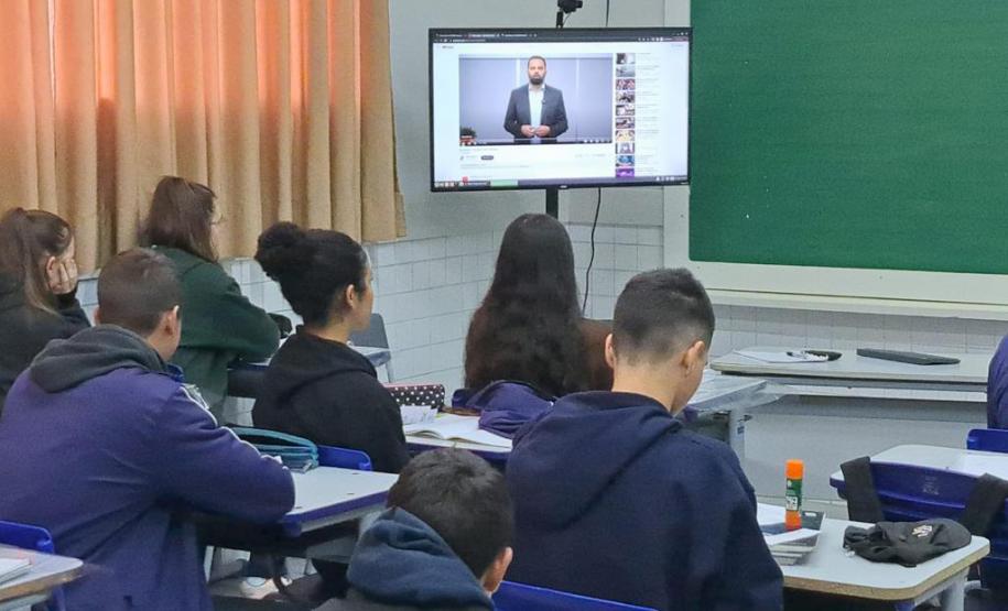 Governo amplia apoio psicológico a alunos, professores e colaboradores da rede estadual