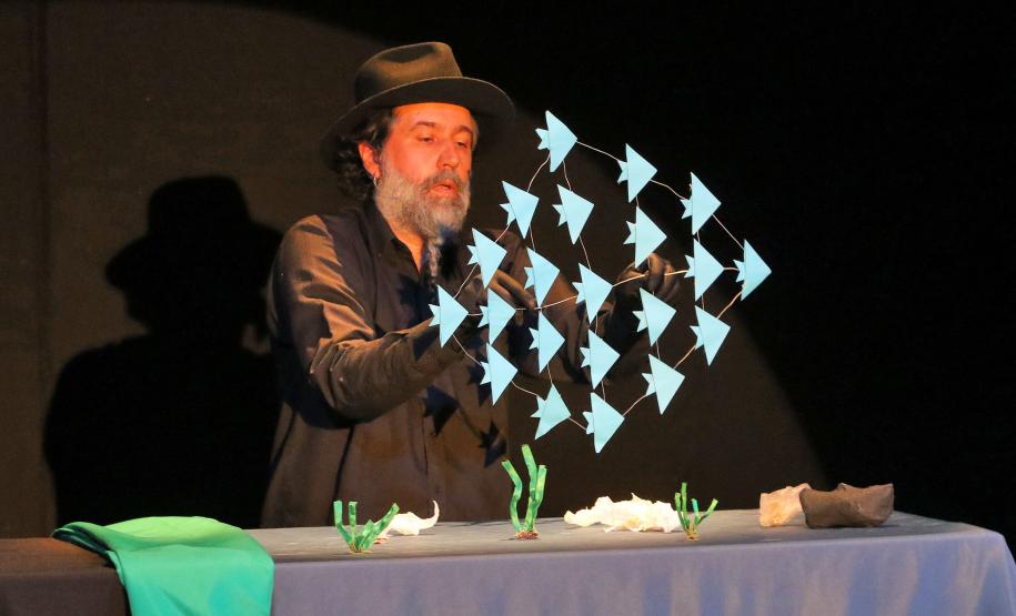 Programação cultural tem atividades artísticas de férias, shows e Festival de Bonecos