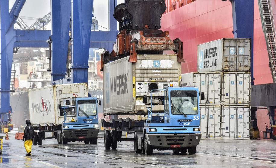 Paraná bate recorde de exportações em um primeiro semestre: US$ 12,1 bilhões