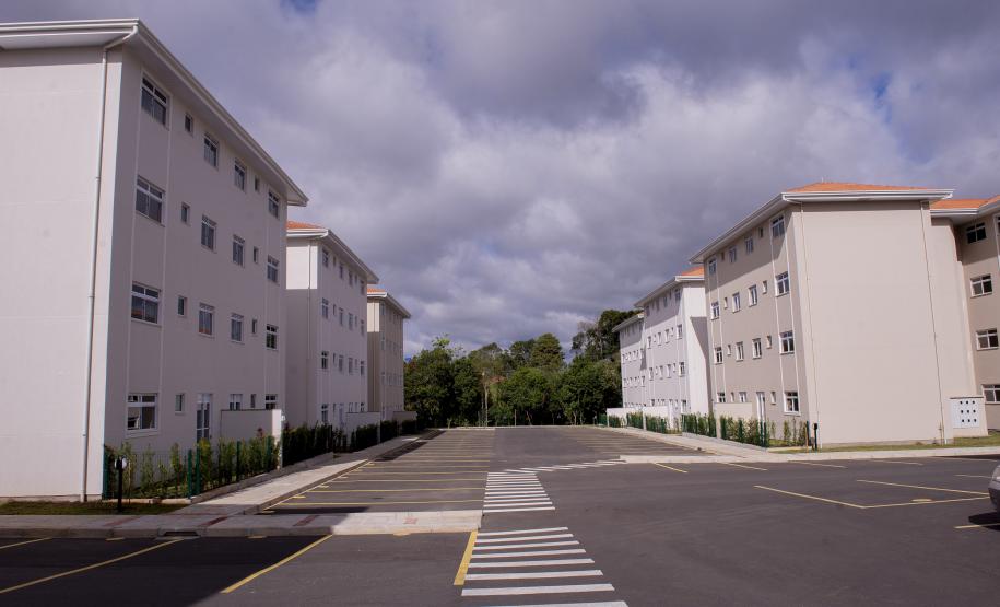 Com apoio do Estado, 111 famílias de Araucária conquistam a casa própria