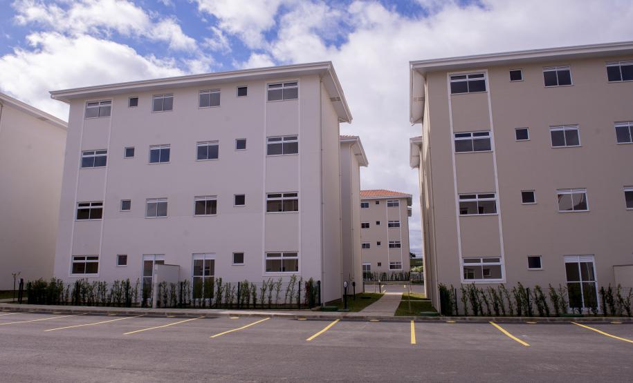 Com apoio do Estado, 111 famílias de Araucária conquistam a casa própria