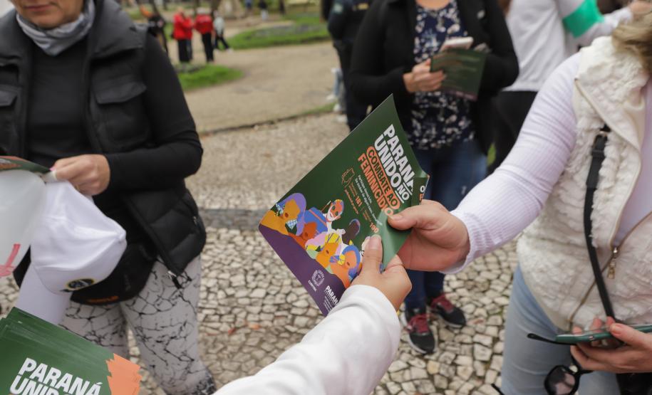 Caminhada reúne milhares de pessoas no Dia Estadual de Combate ao Feminicídio