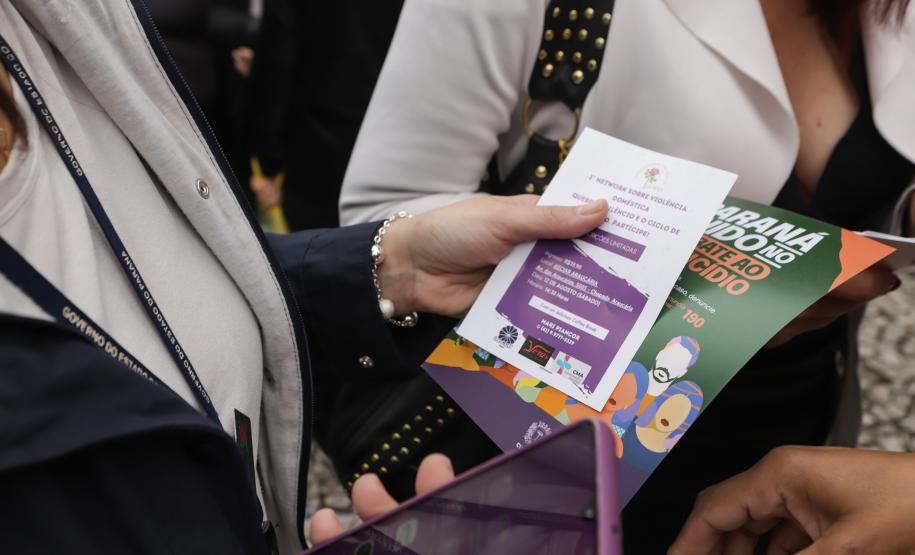 Caminhada reúne milhares de pessoas no Dia Estadual de Combate ao Feminicídio