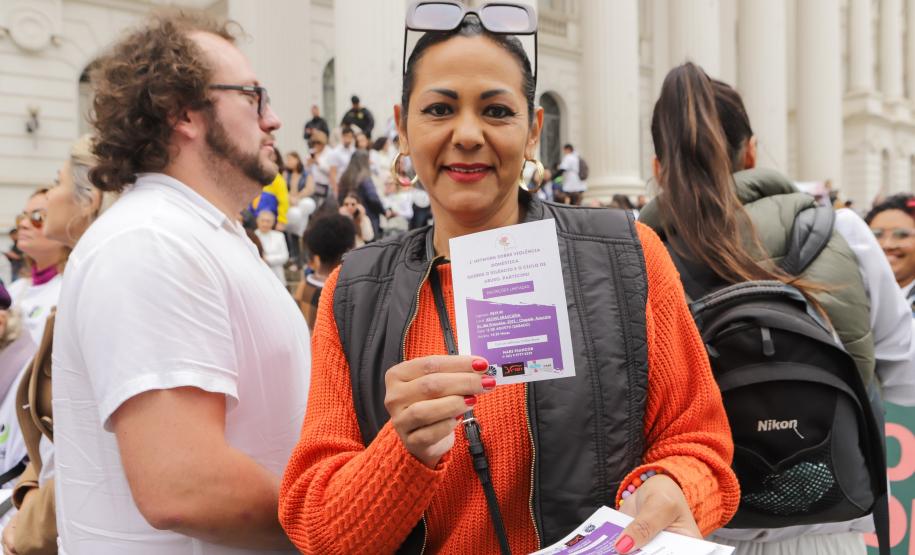 Caminhada reúne milhares de pessoas no Dia Estadual de Combate ao Feminicídio