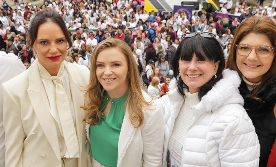 Caminhada reúne milhares de pessoas no Dia Estadual de Combate ao Feminicídio