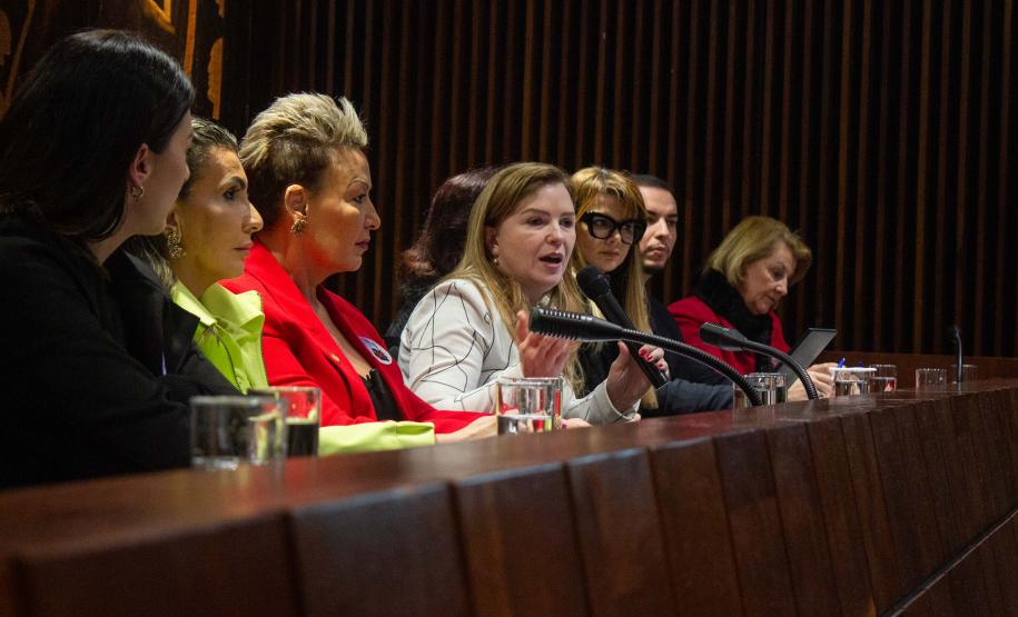 a conscientização, Estado lança campanha estadual de combate ao feminicídio