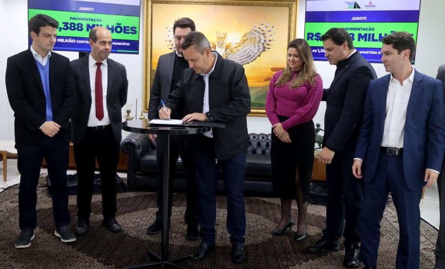 Governador libera mais R$ 31,6 milhões do programa Asfalto Novo, Vida Nova a seis municípios