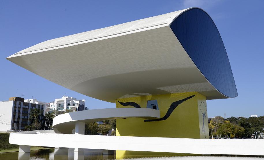 Agenda cultural tem dezenas de cursos, noite no MON e Tiomkin na Lapa