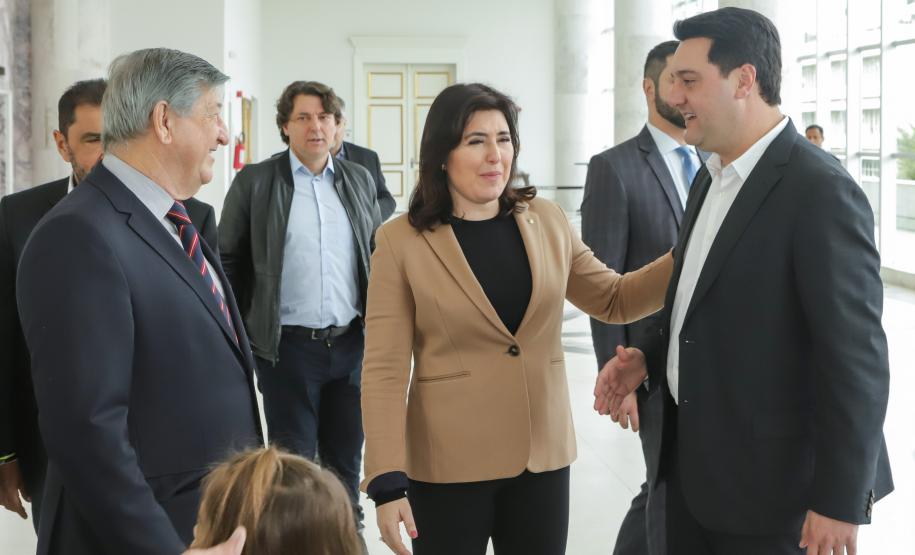 Governador entrega à ministra do Planejamento propostas do Paraná para o PPA da União