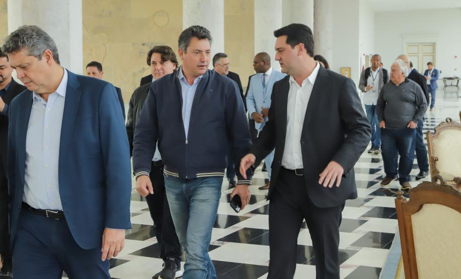 Governador entrega à ministra do Planejamento propostas do Paraná para o PPA da União