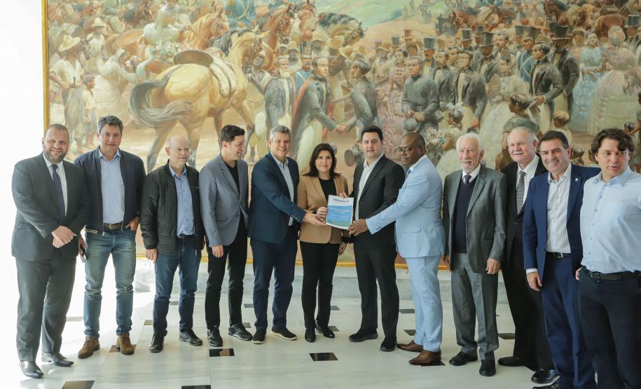 Governador entrega à ministra do Planejamento propostas do Paraná para o PPA da União