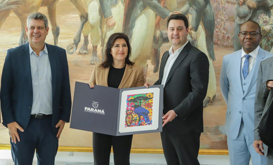 Governador entrega à ministra do Planejamento propostas do Paraná para o PPA da União