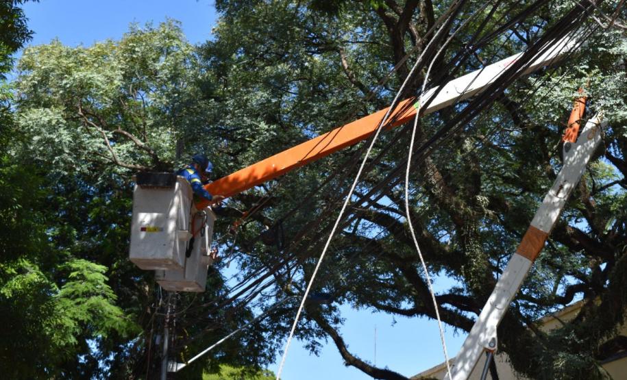 Centenas de profissionais da Copel trabalham para restabelecer energia no Paraná