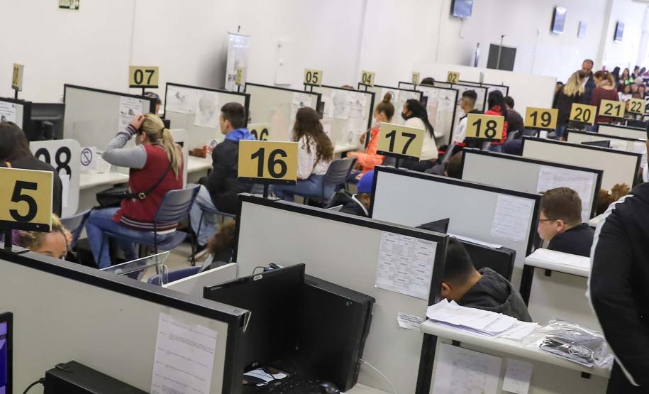 Agências do Trabalhador iniciam a semana com 16.368 vagas, maior número do ano