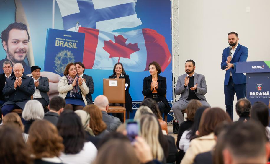 99 professores do Paraná vão embarcar em outubro para cursos no Canadá e Finlândia