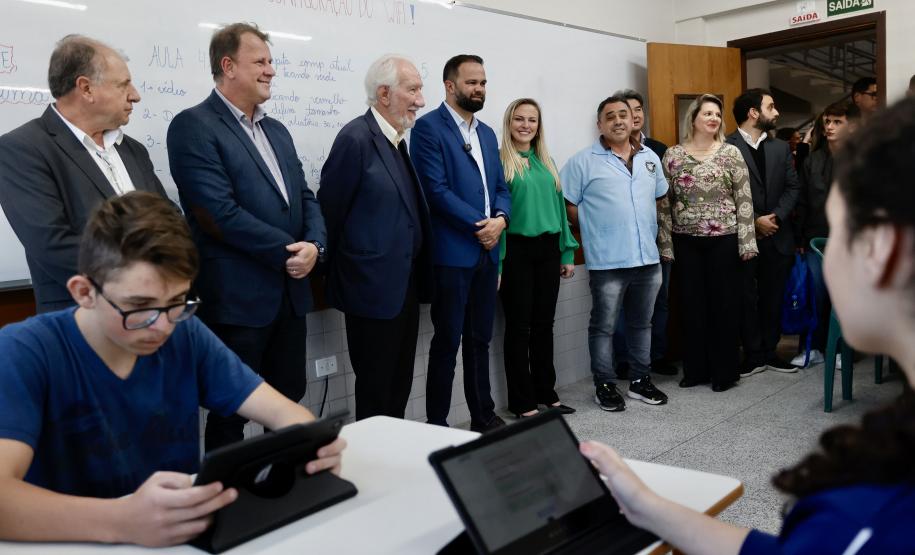 Governo inaugura última escola paralisada pela Operação Quadro Negro, em Campo Largo