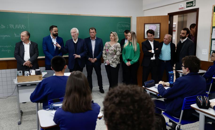 Governo inaugura última escola paralisada pela Operação Quadro Negro, em Campo Largo