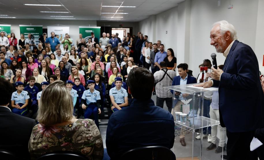 Governo inaugura última escola paralisada pela Operação Quadro Negro, em Campo Largo