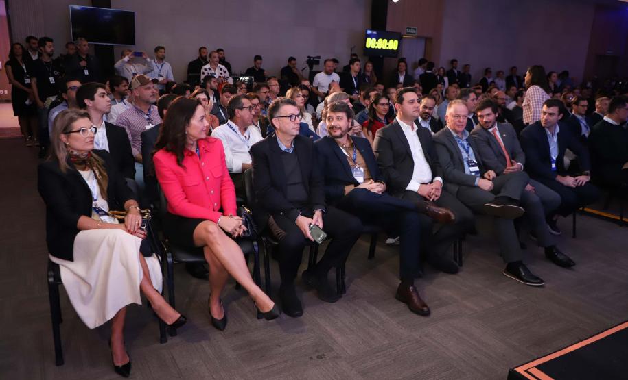 Paraná e Espírito Santo firmam acordo para trocar experiências na área de inovação