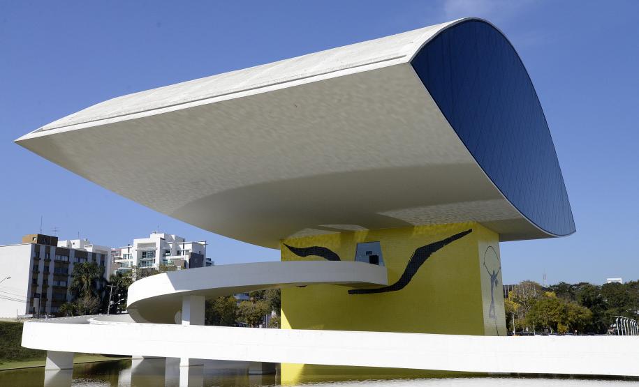 Homenagem à Rita Lee e fotos de Claudia Adujar no MUPA movimentam a agenda cultural