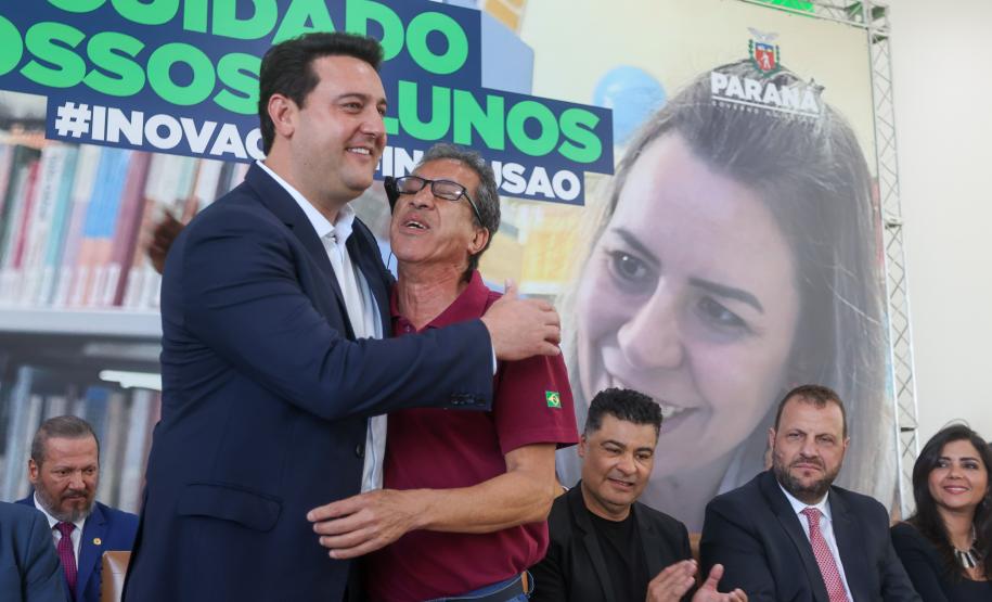 Estado entrega óculos com inteligência artificial para apoiar alunos cegos da rede estadual