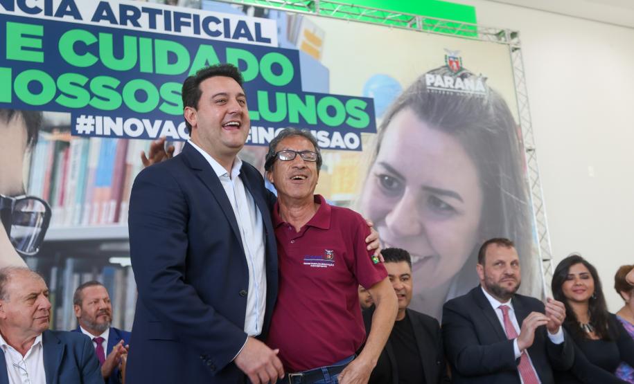 Estado entrega óculos com inteligência artificial para apoiar alunos cegos da rede estadual