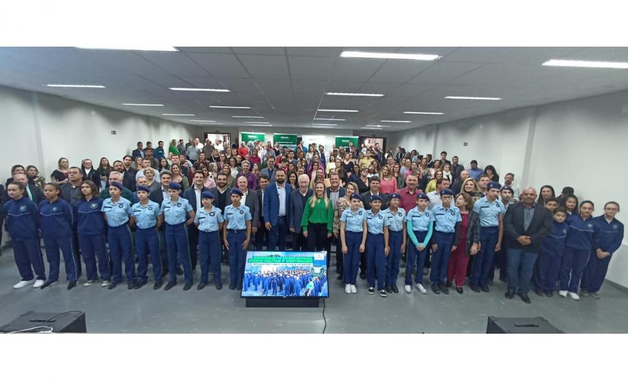 Governo inaugura última escola paralisada pela Operação Quadro Negro, em Campo Largo