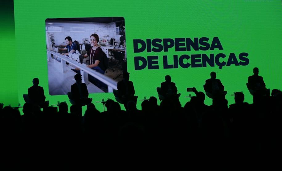Para facilitar abertura de empresas, decreto dispensa licenças de mais de 770 CNAEs