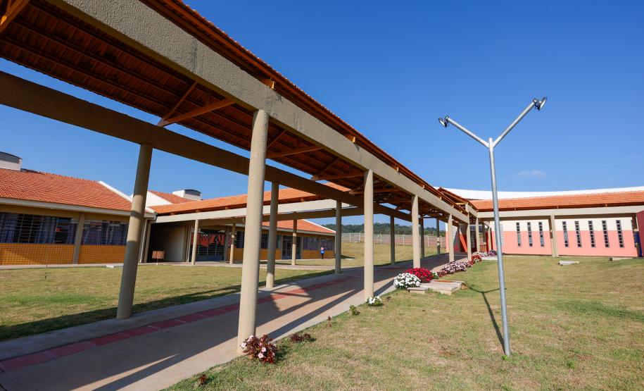Governador inaugura escola estadual com capacidade para 900 estudantes em Ortigueira