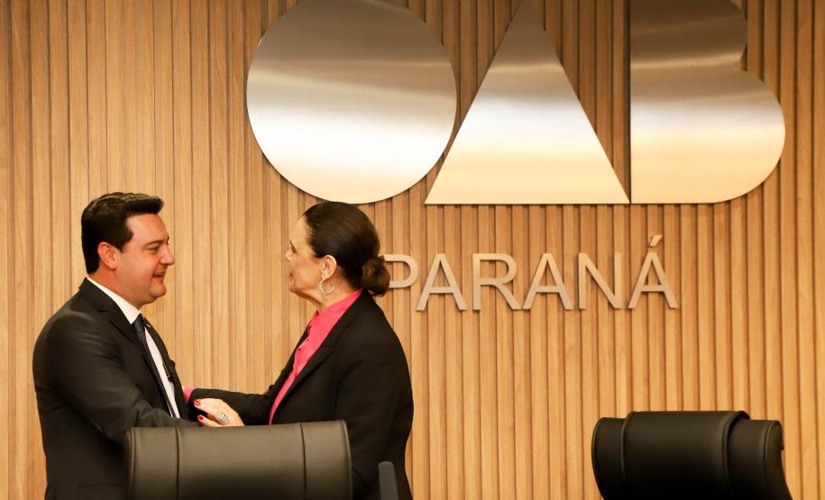 Governador defende advocacia pública ao receber homenagem de procuradores do Estado