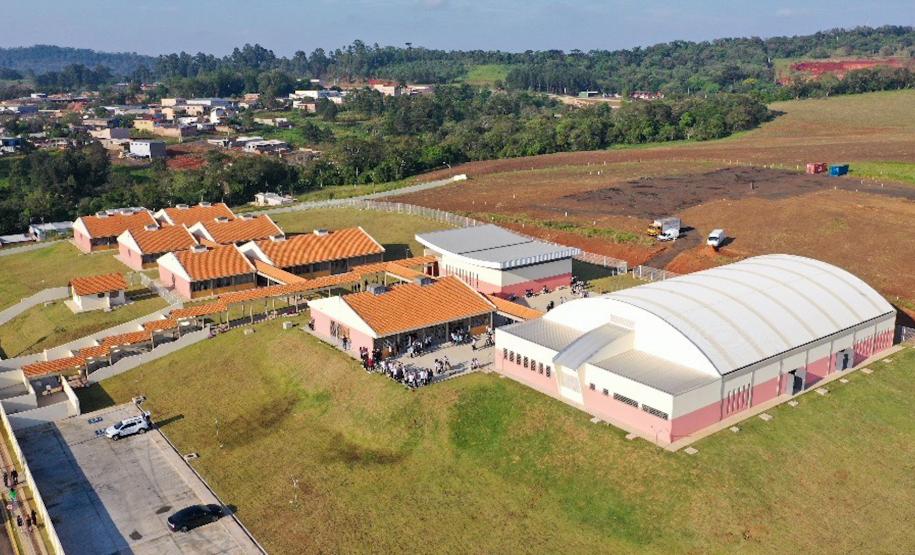 Governador inaugura escola estadual com capacidade para 900 estudantes em Ortigueira