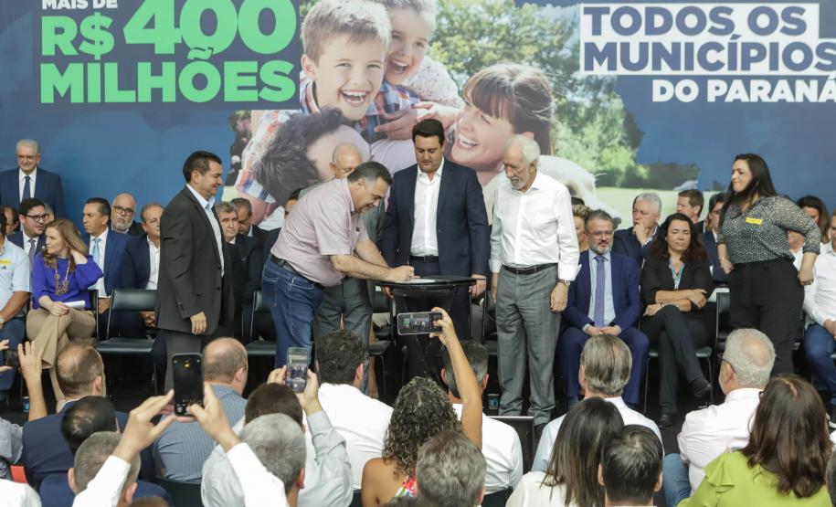 Estado repassa R$ 455 milhões aos 399 municípios para novas ações de saúde e educação