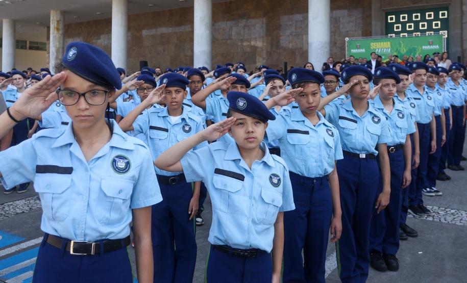 Em solenidade em Curitiba, governador abre comemorações da Semana da Pátria
