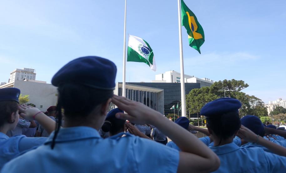 Em solenidade em Curitiba, governador abre comemorações da Semana da Pátria