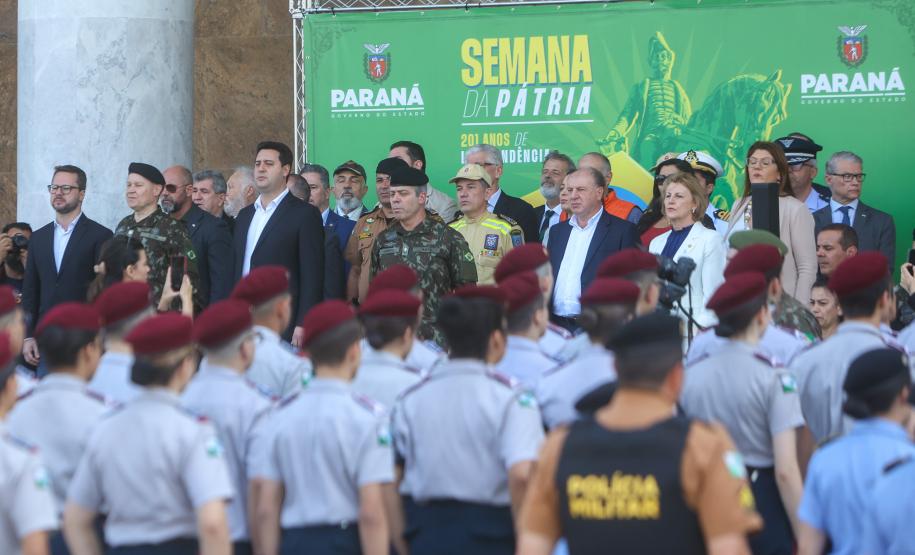 Em solenidade em Curitiba, governador abre comemorações da Semana da Pátria