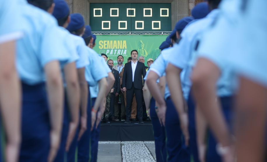Em solenidade em Curitiba, governador abre comemorações da Semana da Pátria
