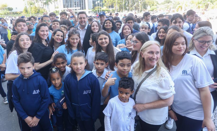 Em solenidade em Curitiba, governador abre comemorações da Semana da Pátria