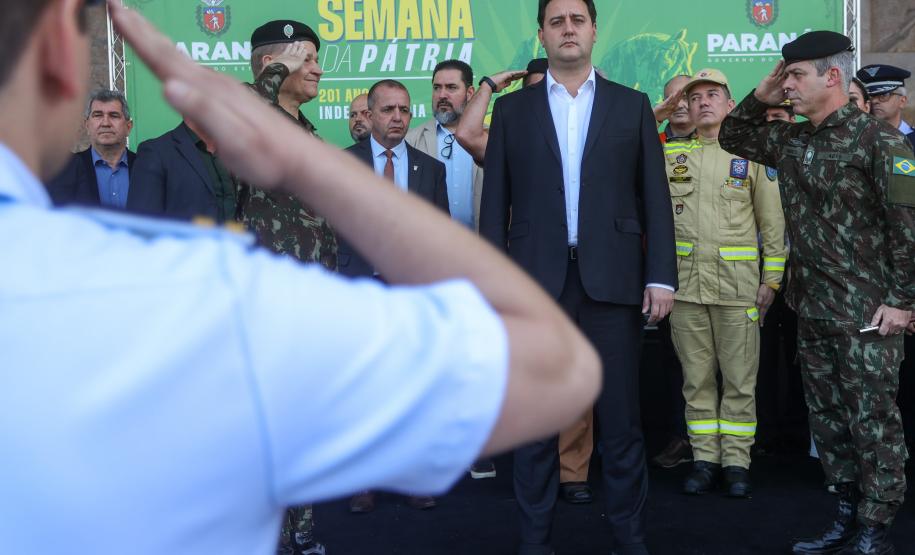 Em solenidade em Curitiba, governador abre comemorações da Semana da Pátria