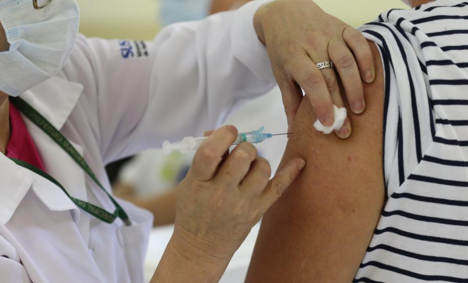 Com aumento de casos de Covid-19, Saúde alerta para importância da vacinação
