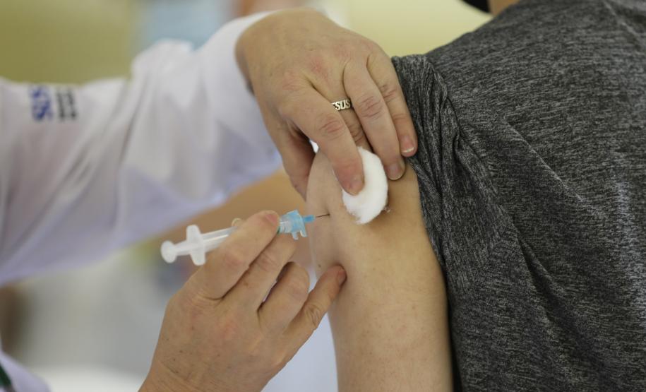 Com aumento de casos de Covid-19, Saúde alerta para importância da vacinação