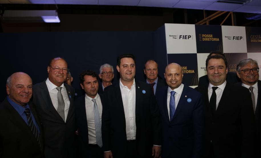 Setor industrial é determinante para o crescimento do PIB do Paraná, afirma o governador