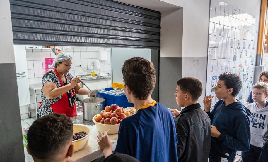 Merenda escolar: rede estadual serve três refeições por dia e produtos da agricultura familiar