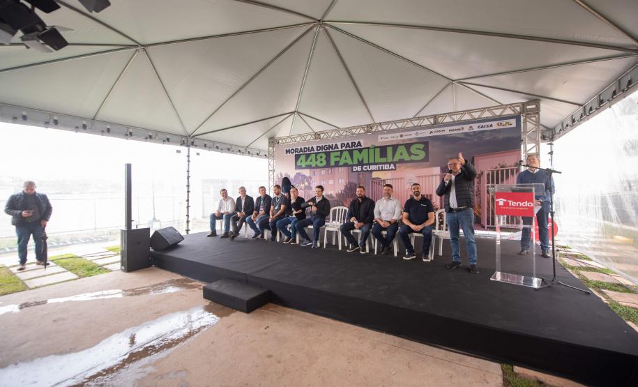 Com subsídios do Estado para entrada, 448 famílias recebem a casa própria em Curitiba