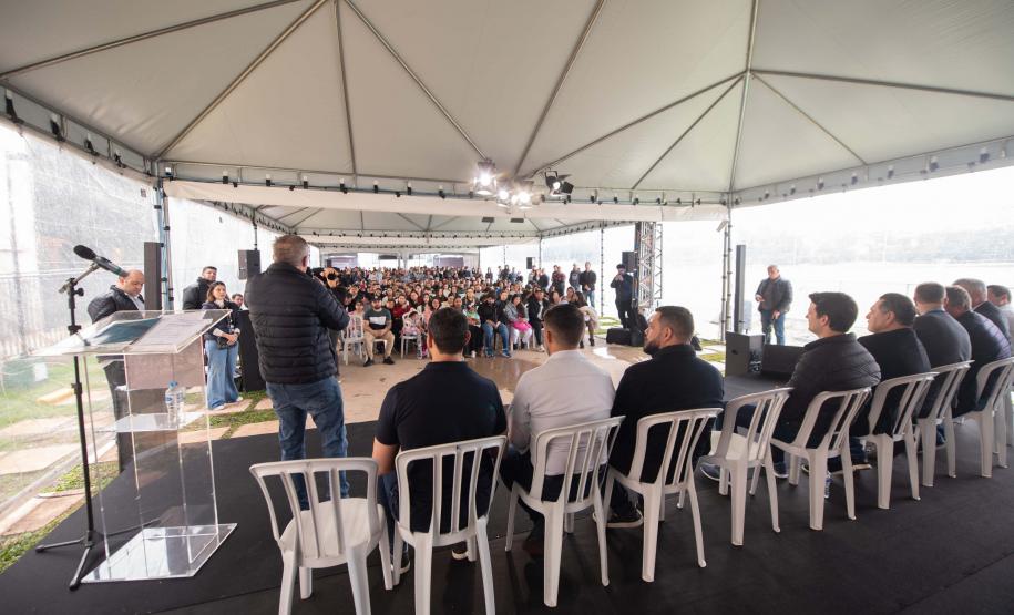 Com subsídios do Estado para entrada, 448 famílias recebem a casa própria em Curitiba