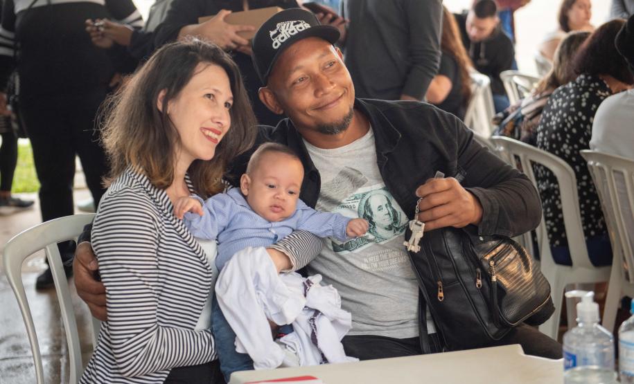 Com subsídios do Estado para entrada, 448 famílias recebem a casa própria em Curitiba