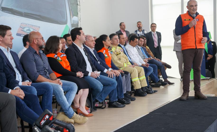 Governador entrega R$ 52 milhões em veículos e equipamentos à Defesa Civil