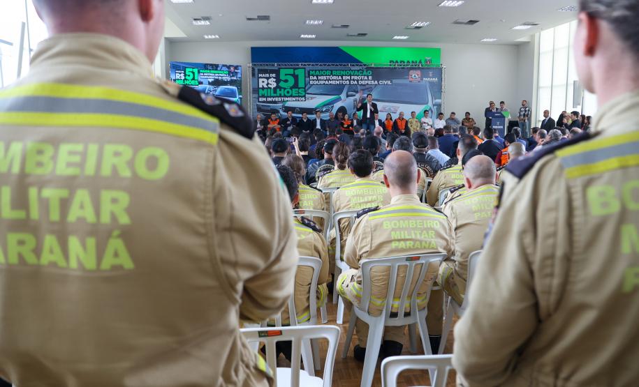 Governador entrega R$ 52 milhões em veículos e equipamentos à Defesa Civil