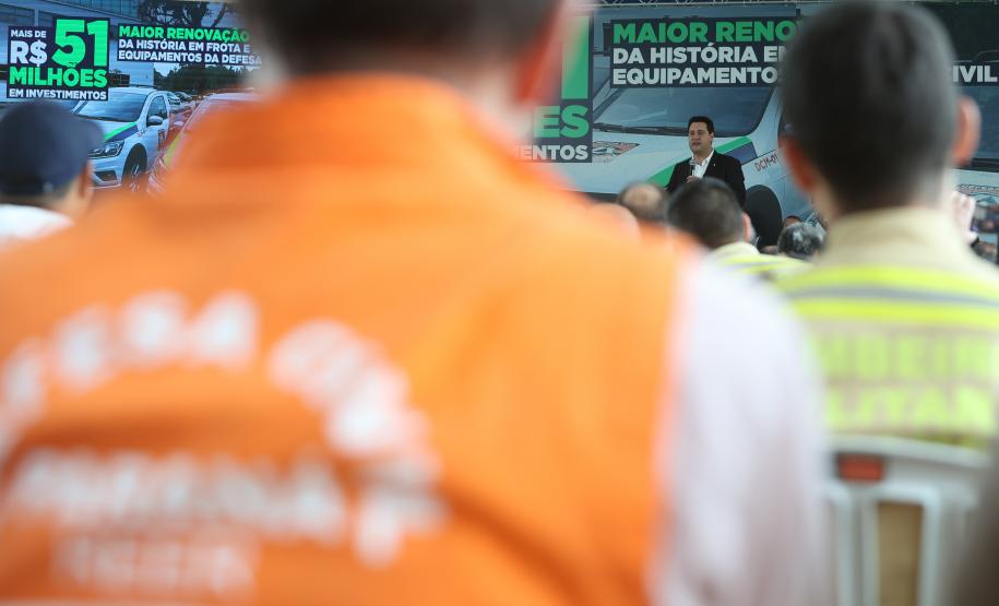 Governador entrega R$ 52 milhões em veículos e equipamentos à Defesa Civil