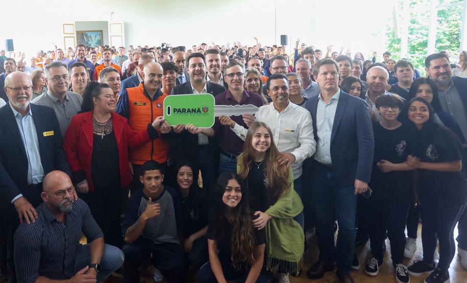 Governador entrega R$ 52 milhões em veículos e equipamentos à Defesa Civil