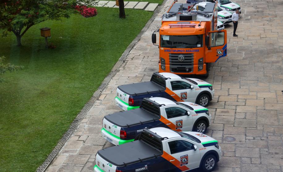 Governador entrega R$ 52 milhões em veículos e equipamentos à Defesa Civil